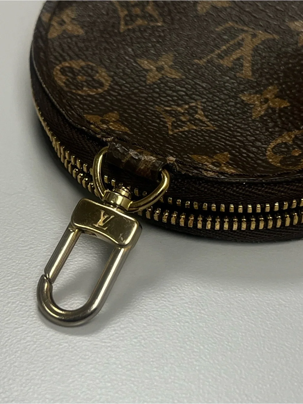 Louis Vuitton Monogram Round Coin Pouch - Brown & Gold